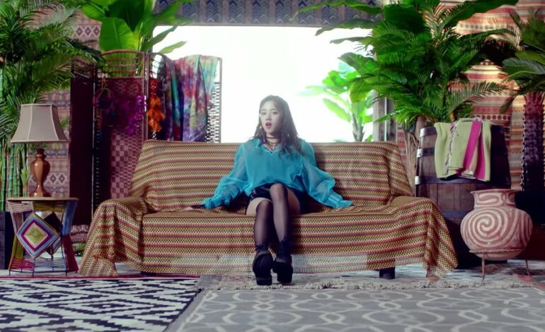 (G)I-DLE “LATATA” MV  | Yuqi’s Outfit