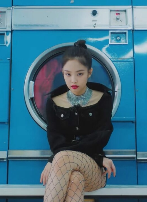 Black Cropped Denim Jacket | Jennie - BlackPink