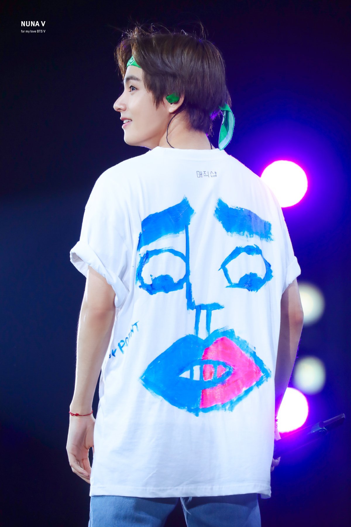 taehyung in tshirt