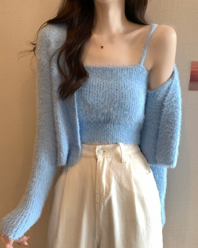 https://www.fashionchingu.com/wp-content/uploads/2023/01/Soyeon-GI-DLE-Blue-Fluffy-Sleeveless-Crop-Top-and-Cardigan-Set-2.jpg