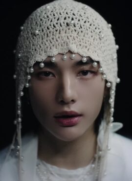 Beige Crochet Knitted Pearl Hat | Hyunjin – Stray Kids