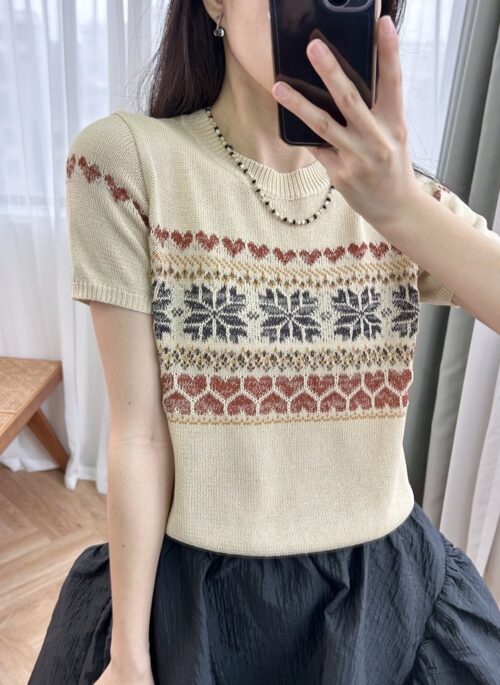 Beige Retro Heart Pattern Knitted T-Shirt | Hyein – NewJeans