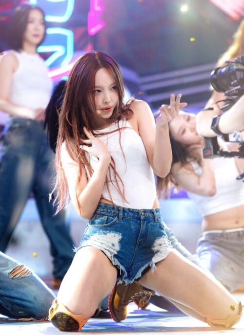 White High Bare Waist Bodysuit | Nayeon - TWICE