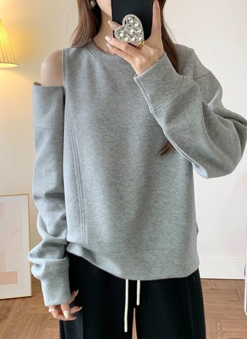 Grey Asymmetric Off-Shoulder Sweatshirt | Aisha - Everglow