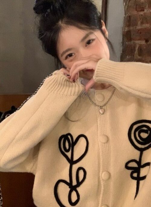 Beige Abstract Heart Flower Cardigan | Go Eun Ha - My Sweet Mobster