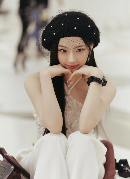 Black Rhinestone Net Beret Hat | Ruka - BabyMonster