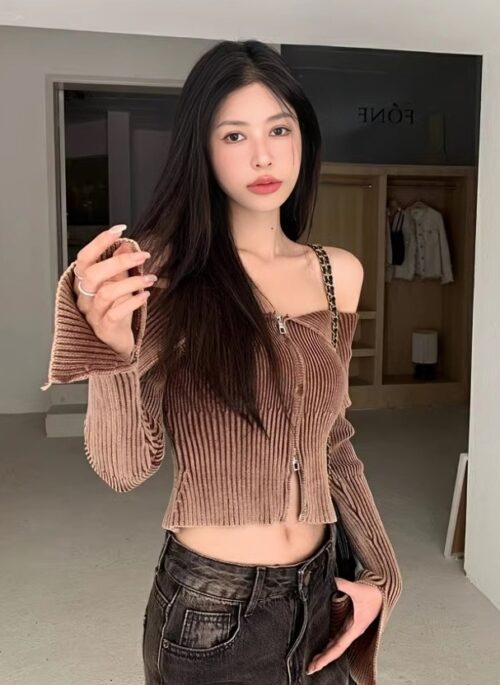 Brown Off-Shoulder Zip Cardigan | Yuqi - (G)I-DLE