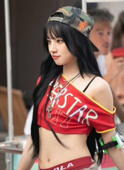 Red Off-Shoulders Superstar Crop Top | Yuqi - (G)I-DLE