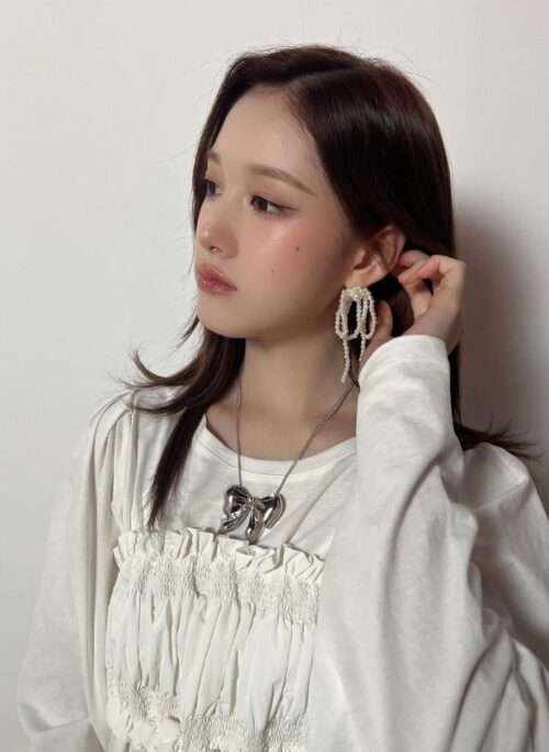 White Pearl Tassel Bow Earrings | J - STAYC