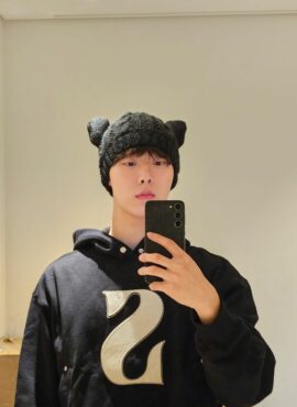 Black Letter Patched Hoodie | Sanha – Astro