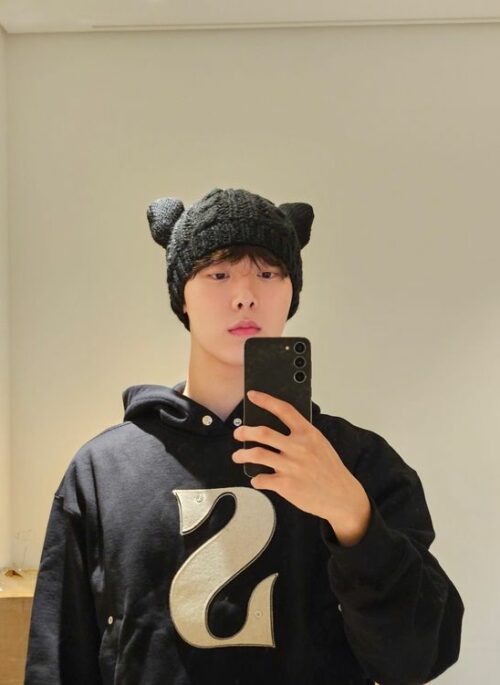 Black Letter Patched Hoodie | Sanha - Astro