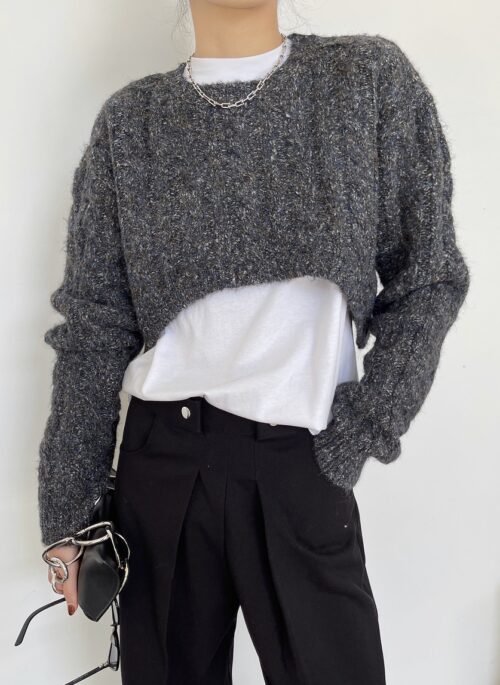 Grey Cropped Cable Knit Sweater | Kyujin – NMIXX