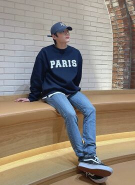 Black “PARIS” Crewneck Sweatshirt | Jeongin – Stray Kids