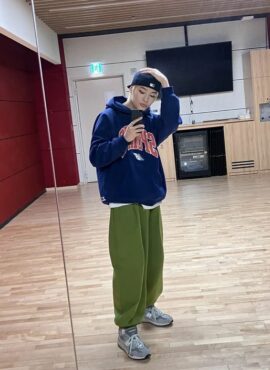 Green Velvet Drawsting Sweatpants | Jeongin – Stray Kids