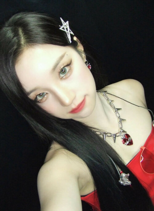 Red Thorned Heart Spikey Necklace | Yuqi - (G)I-DLE