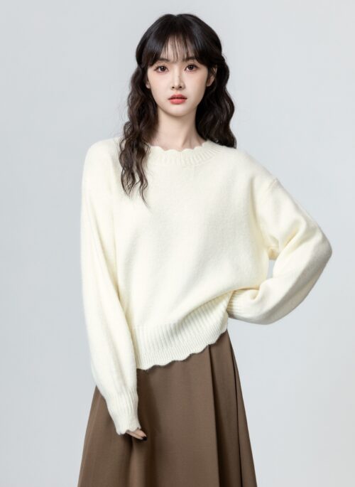 Thick Round Neck Sweater With Wave Edge Design