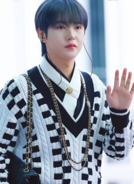 Black And White Checkered Twist Sweater | Renjun – NCT