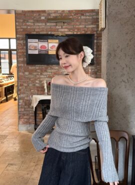 Grey Off-Shoulder Ribbed Sweater | Seeun – STAYC