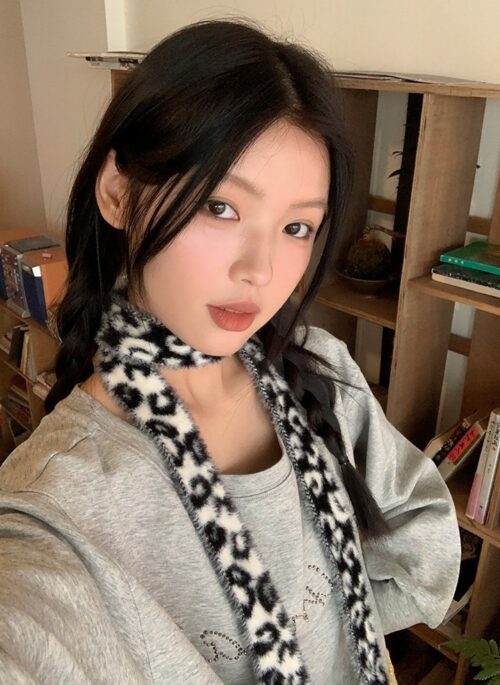 Black And White Leopard Scarf | Eunchae - Le Sserafim