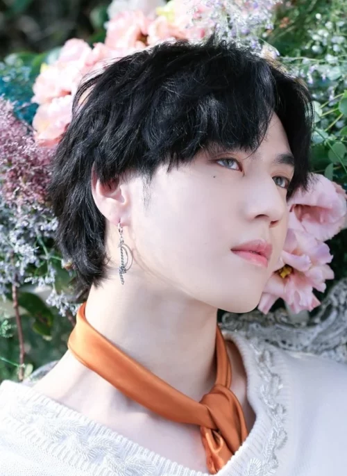 Silver Crescent Moon Dangling Earring | Yugyeom - GOT7