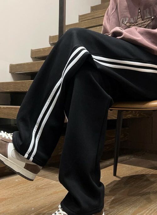 Black Double Striped Training Pants | Chaeryeong - ITZY