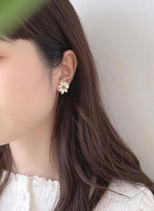 Green Daisy Asymmetrical Earrings | Solar - Mamamoo