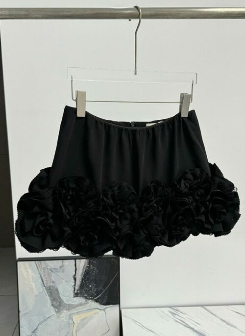 Black Floral Edge Mini Skirt | Gaeul - IVE