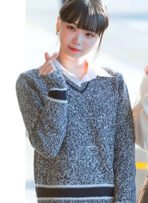 Grey V-Neck With Black Linings Sweater | Chaewon - Le Sserafim